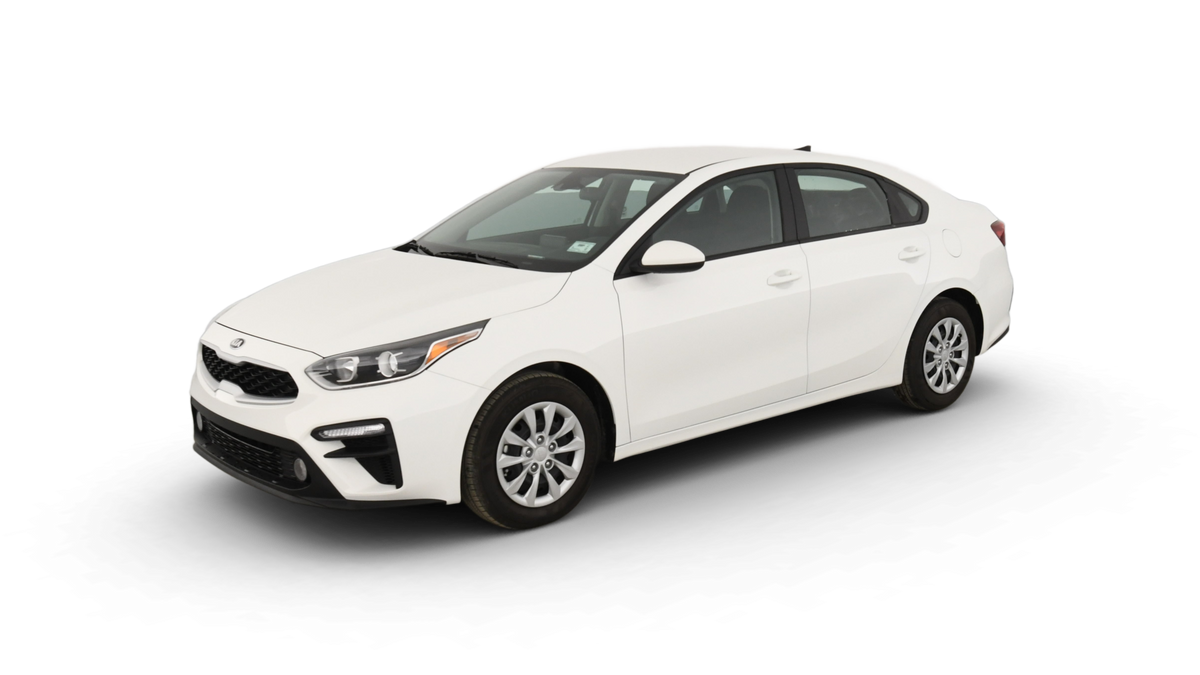 2021 Kia Forte LXS - vehículo de renta sobre fondo blanco